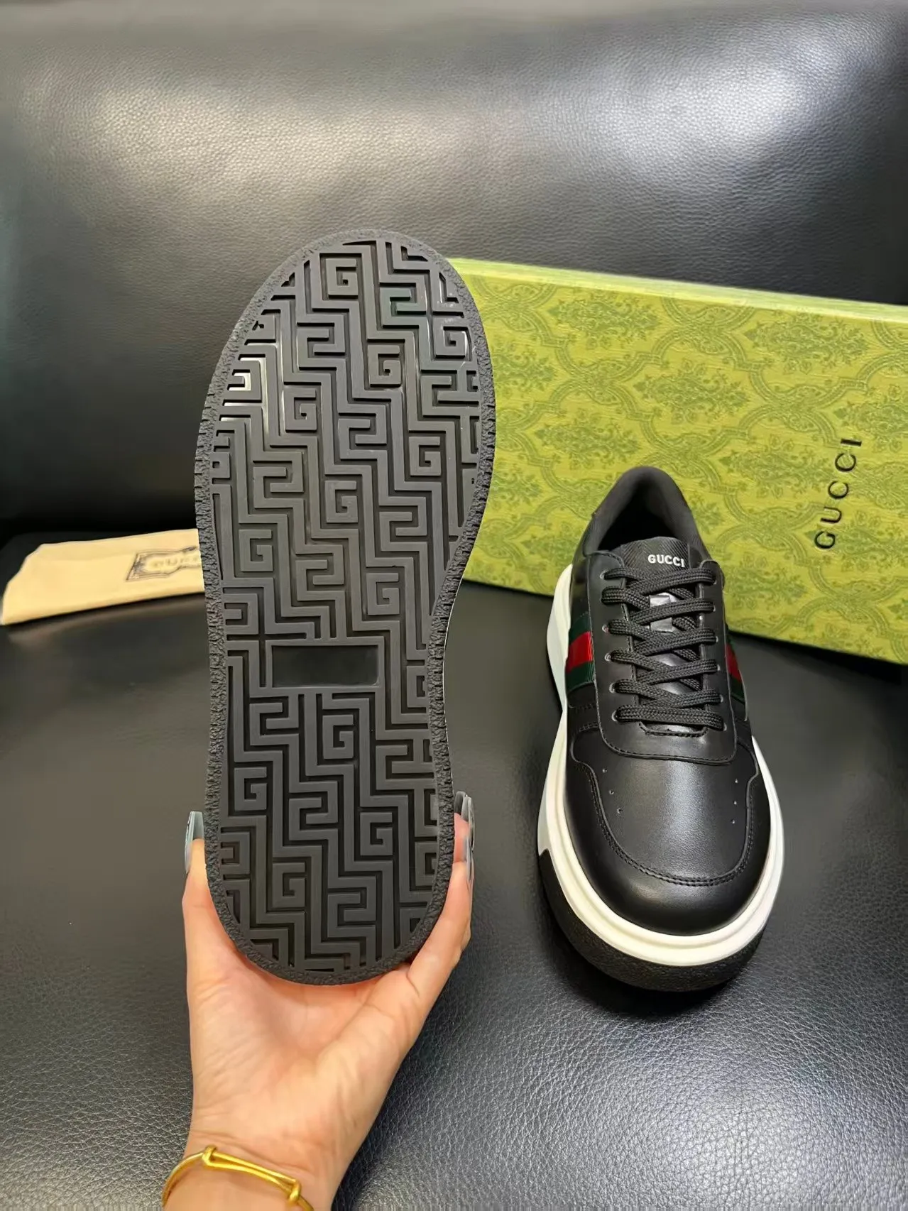 P460 new men's shoes GUCCI [Lightning] latest shoes are shipped. Original quality, fashionable, special materials, sheepskin lining, new packaging. The foot feels super comfortable and the workmanship is impeccable. Size: 38-45